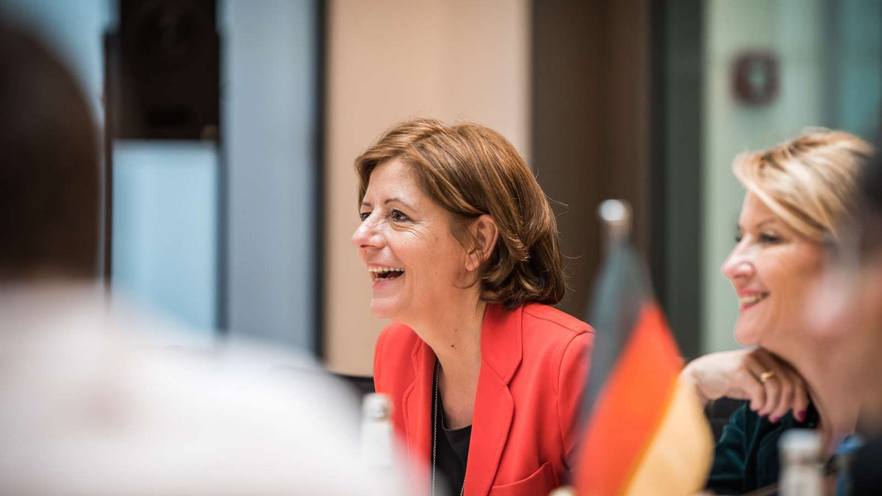Ministerpräsidentin Dreyer und Staatssekräterin Raab