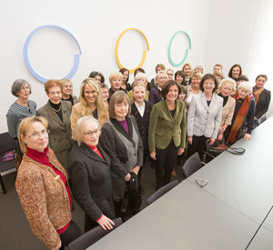 Ministerpräsidentin Malu Dreyer mit den Soroptimist International "Club Mainz" und "Club Mainz Rosengarten" in der Staatskanzlei; Bild: Reiner Voß / ©Staatskanzlei