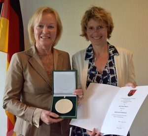 Silvia Martin und Wirtschaftsministerin Eveline Lemke; Foto: Wirtschaftsministerium RLP