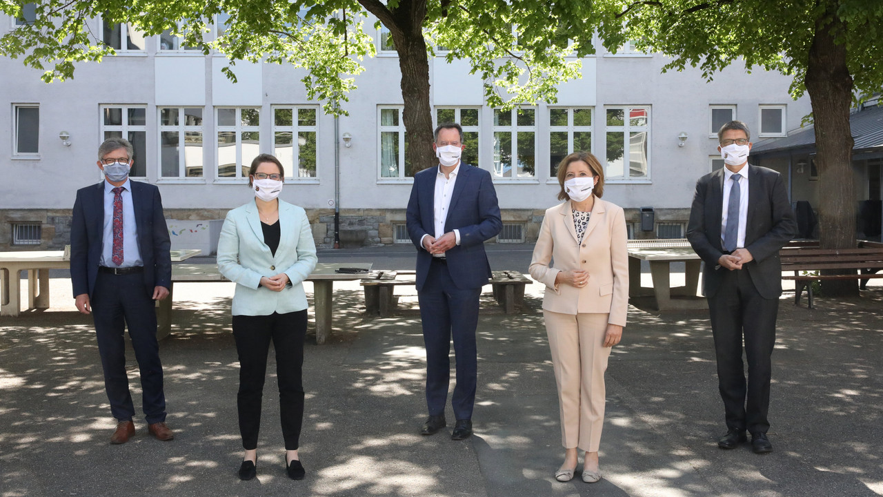 Gemeinsame Verantwortung für sicheren Schulstart: Landesregierung und Kommunale Spitzenverbände 