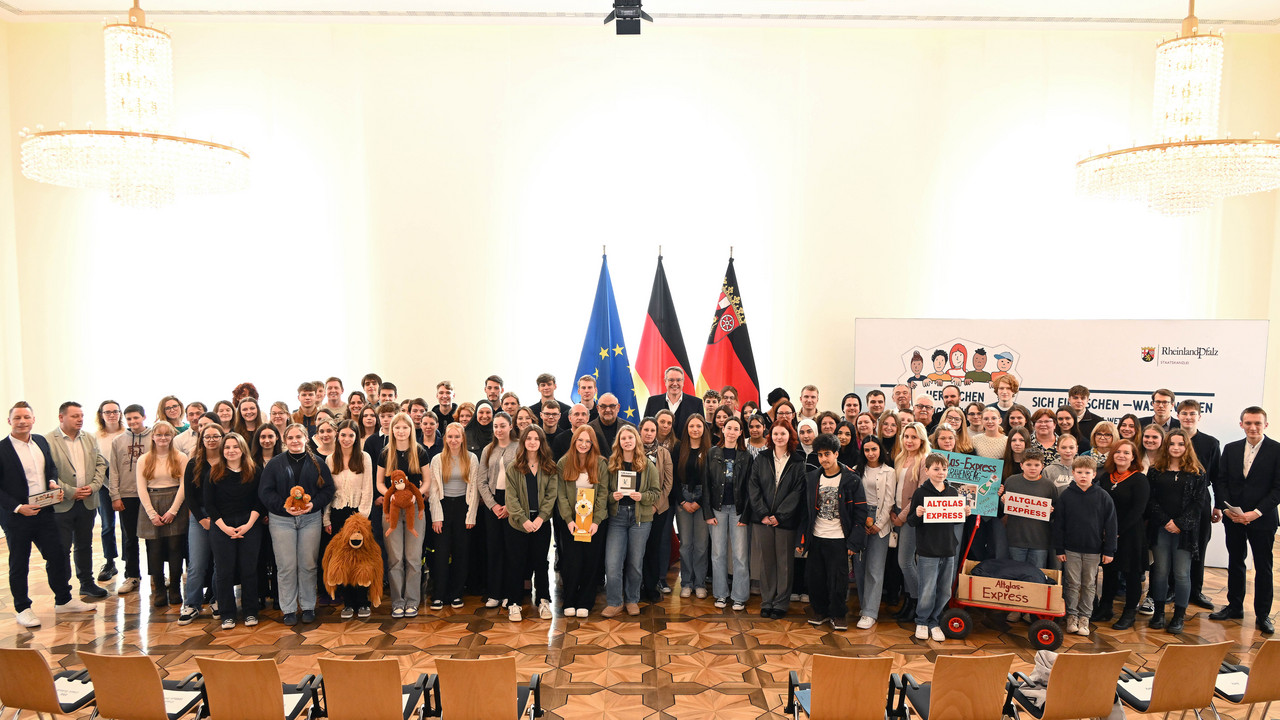 Gruppenfoto Jugend-Engagement-Wettbewerbs 2024/2025