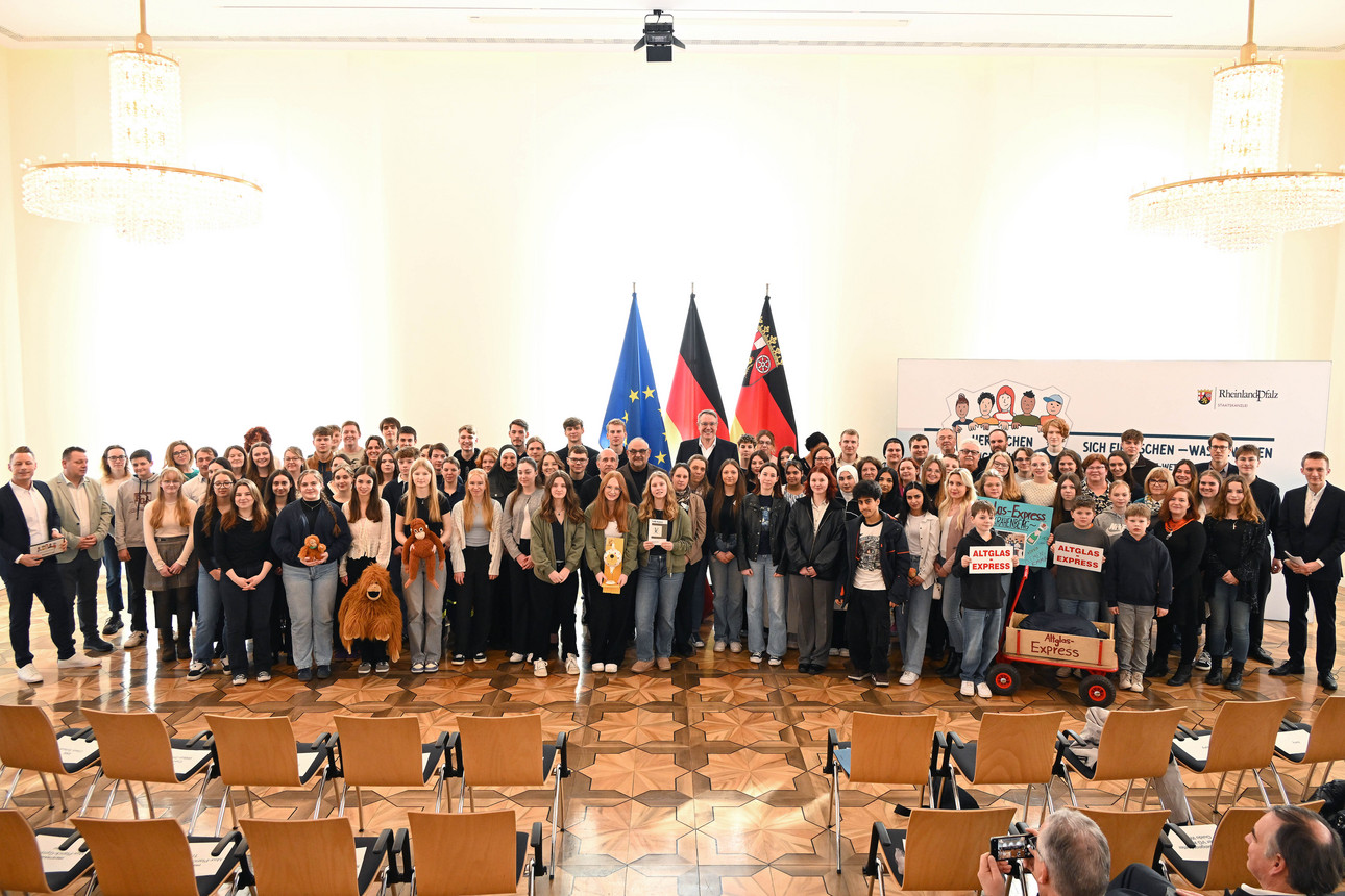 Gruppenfoto Jugend-Engagement-Wettbewerbs 2024/2025
