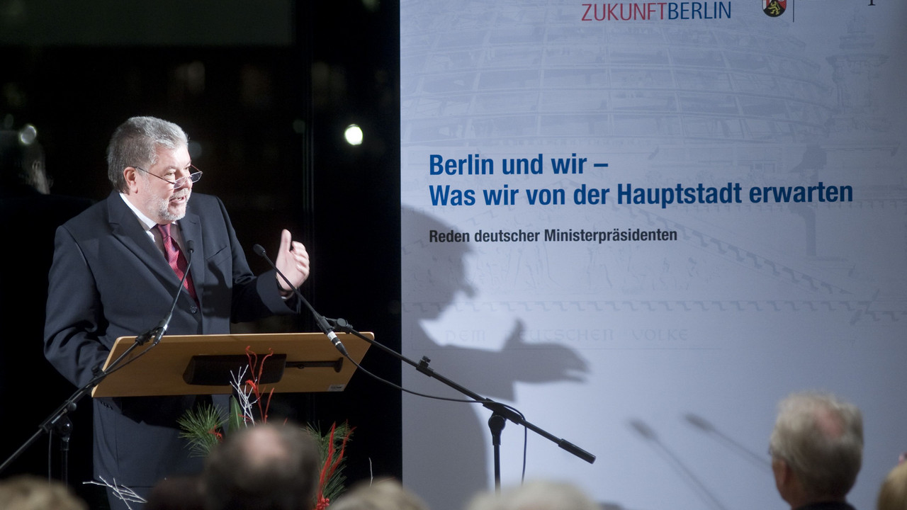 Ministerpräsident Kurt Beck hält seine "Hauptstadtrede"; Bild: Unger