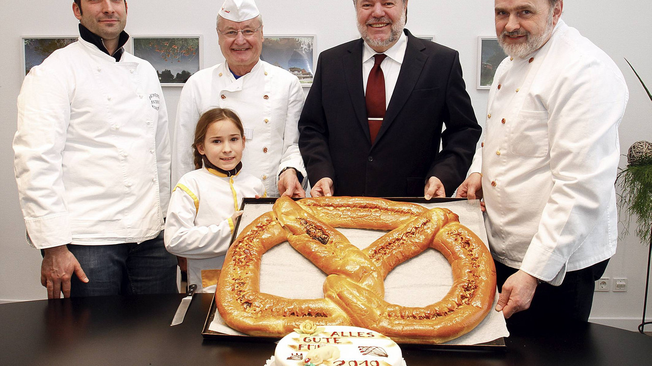 Ministerpräsident Kurt Beck und Vertreter der Bäckerinnung Bad Kreuznach; Bild: Sämmer