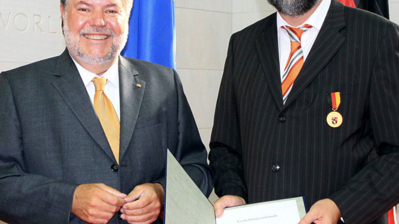 Verleihung der Verdienstmedaille an Joachim Russ; Bild: Sämmer