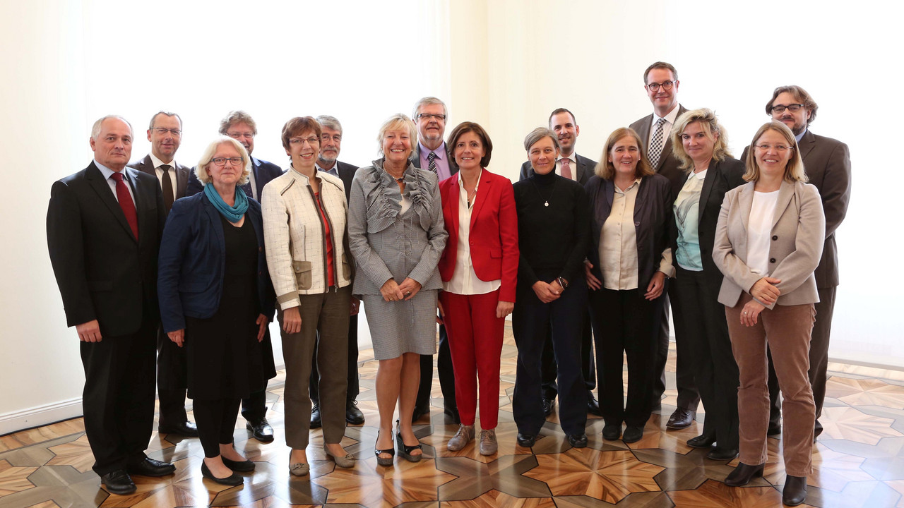 Ministerpräsidentin Malu Dreyer mit den anwesenden Mitgliedern des Beirats; Foto: Alexander Sell