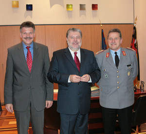 Bürgermeister Zimmer, Ministerpräsident Beck und General Hupka; Bild: Pipprich