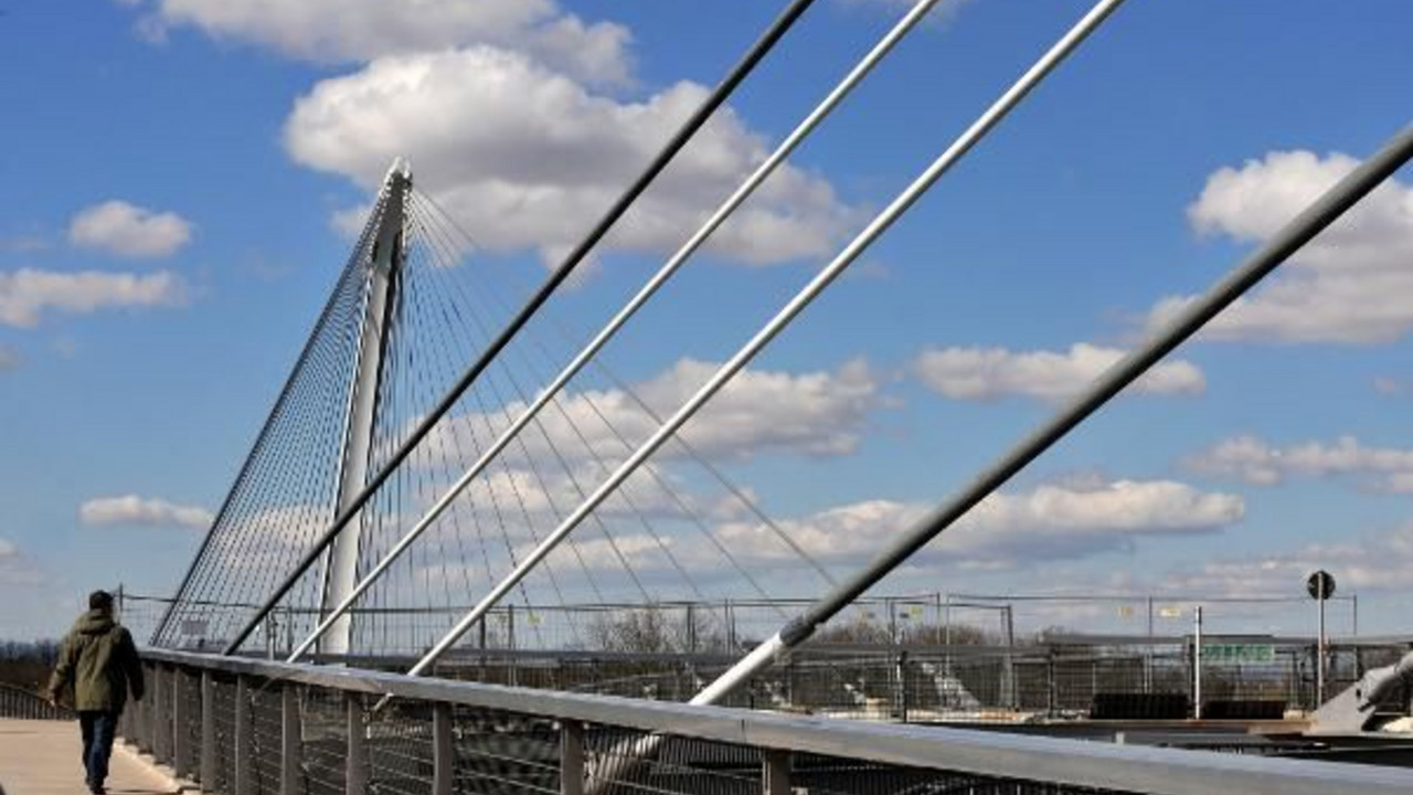 Die Fußgängerbrücke in Kehl verbindet Deutschland und Frankreich
