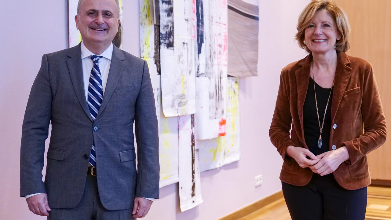 Foto von Ministerpräsidentin Malu Dreyer mit dem kroatischen Botschafter Gordan Bakota