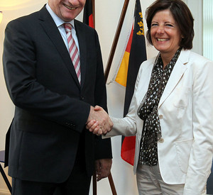 Ministerpräsidentin Malu Dreyer und der polnische Botschafter Jerzy Margański. Bild: Stefan Sämmer / © Staatskanzlei rlp
