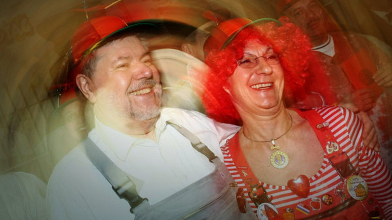 Ministerpräsident Kurt Beck bei der Landtagsfastnacht; Bild: dpa
