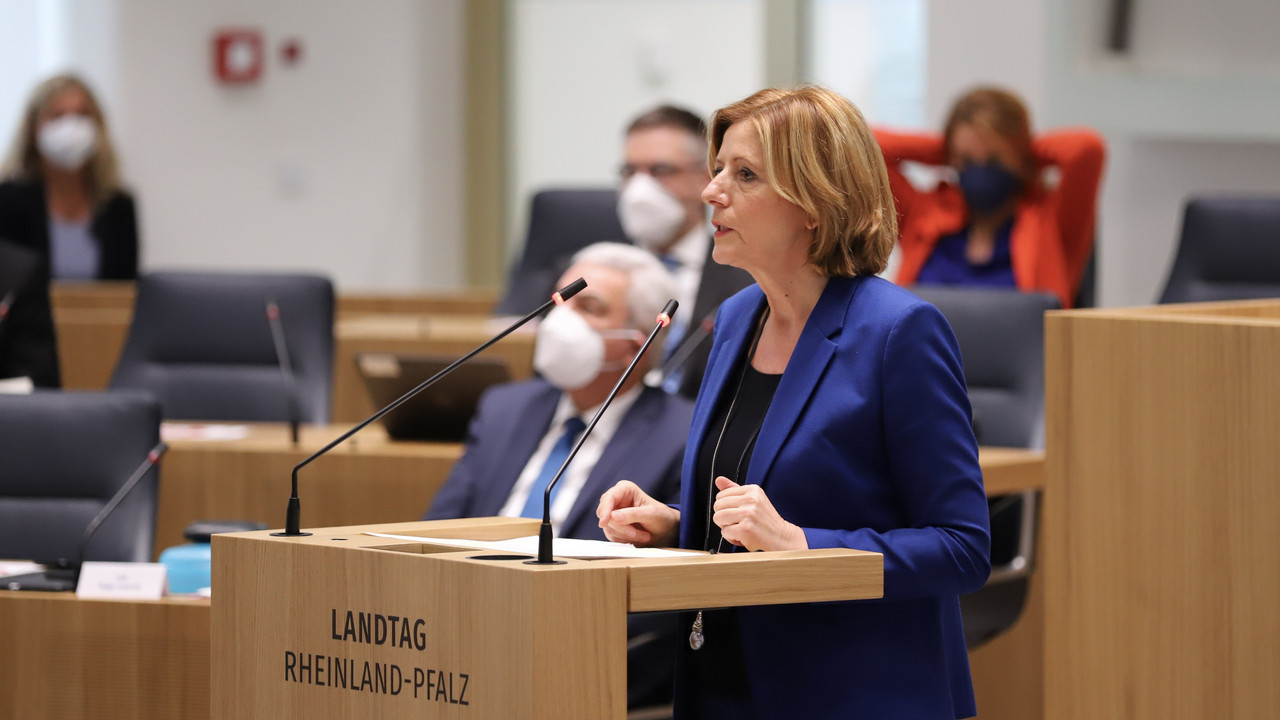 Ministerpräsidentin Malu Dreyer bei ihrer Haushaltsrede im rheinland-pfälzischen Landtag
