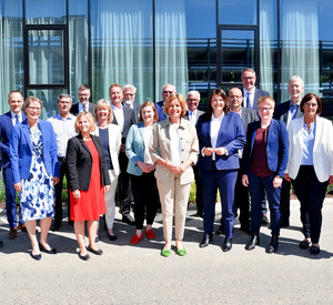 Die rheinland-pfälzische Landesregierung mit den Spitzen des DGB Rheinland-Pfalz/Saarland.