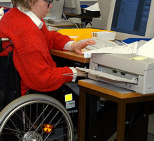 Behinderte am Arbeitsplatz; Bild: rlp-Archiv,