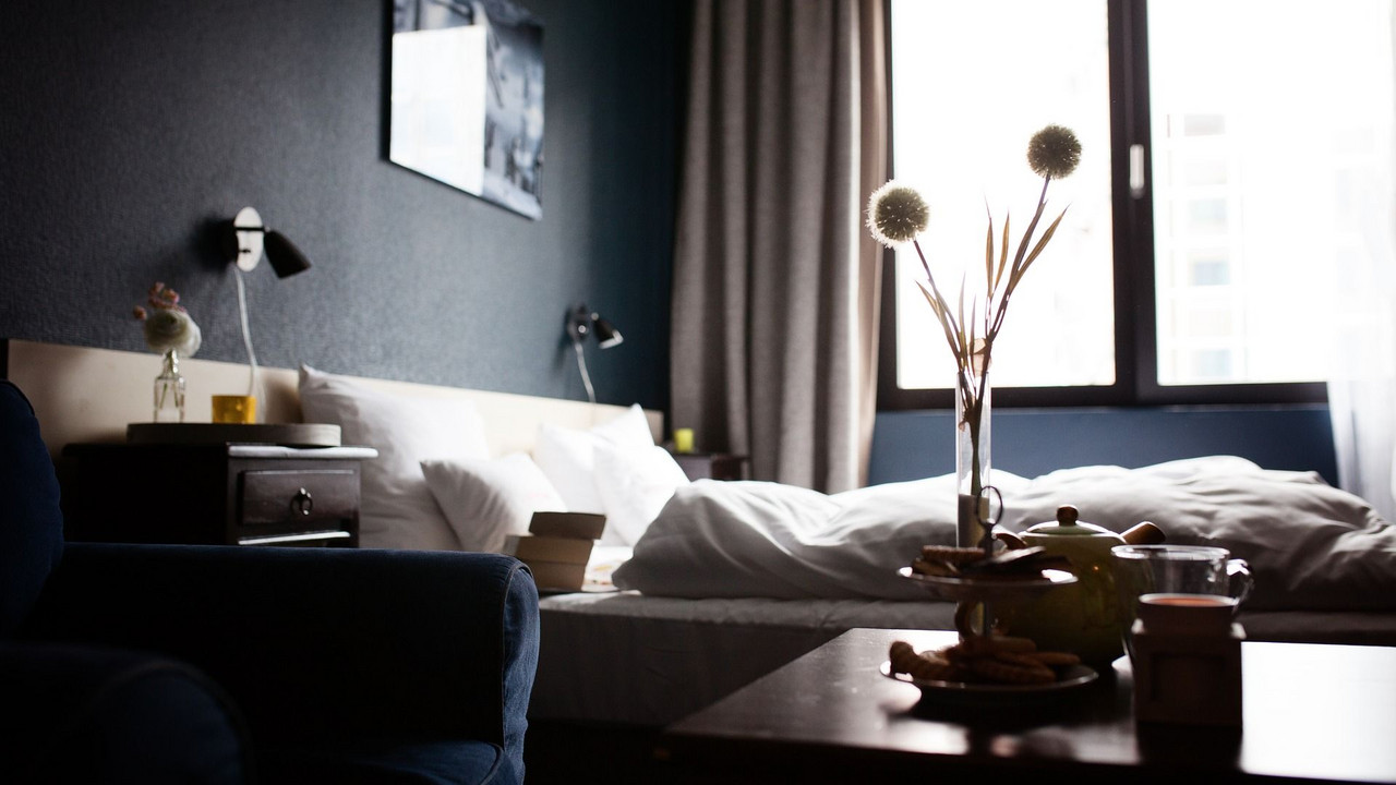 Auf dem Bild ist eine Musterwohnung von Airbnb zu sehen. 