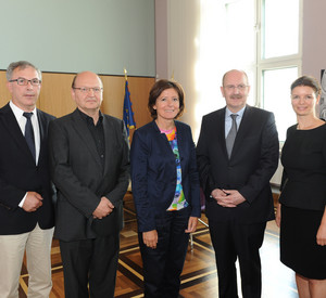 Ministerpräsidentin Malu Dreyer mit Vertreterinnen und Vertretern der Architektenkammer unter der Leitung ihres Präsidenten Gerold Reker. Bild: Kristina Schäfer