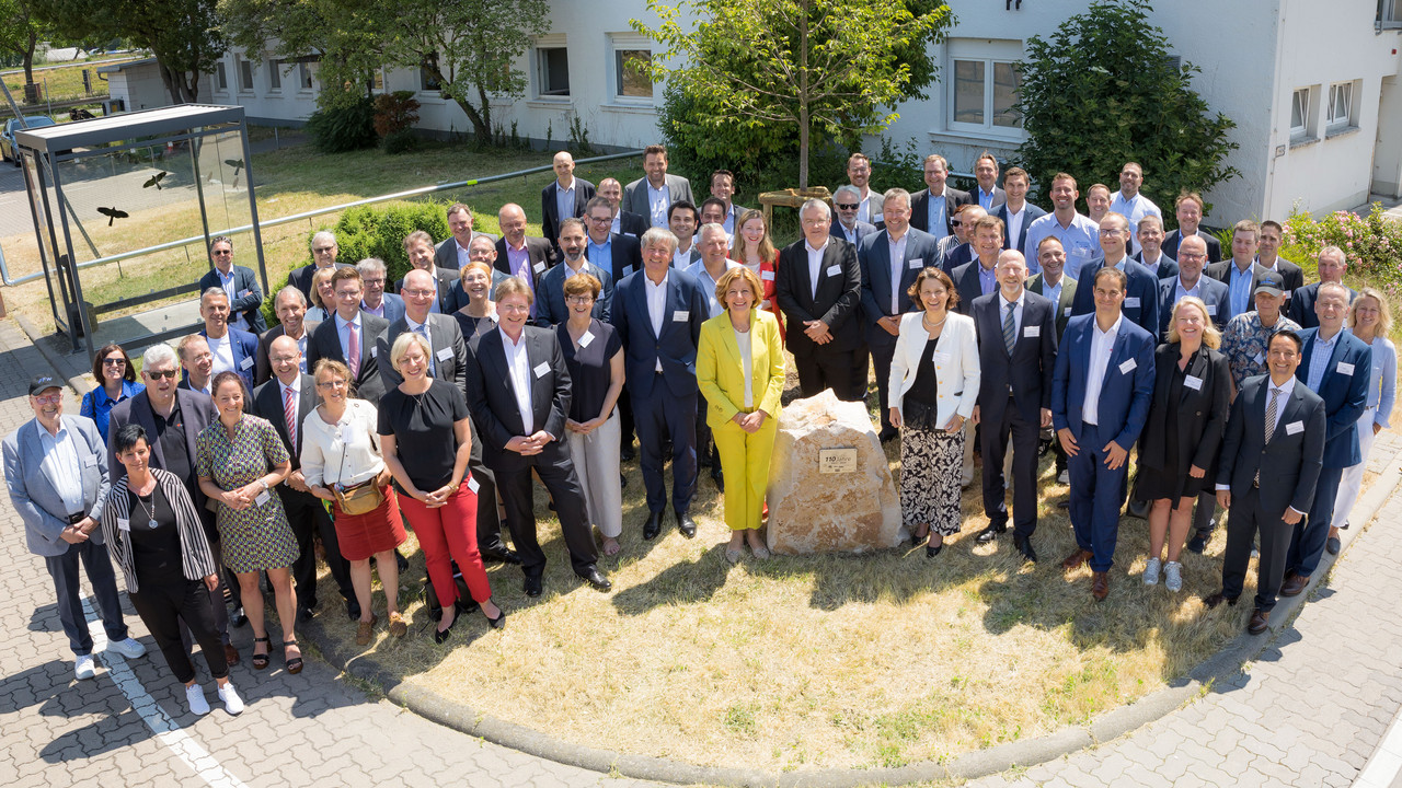 Ministerpräsidentin Malu Dreyer bei der Feier zu 110 Jahren PFW Aerospace GmbH.