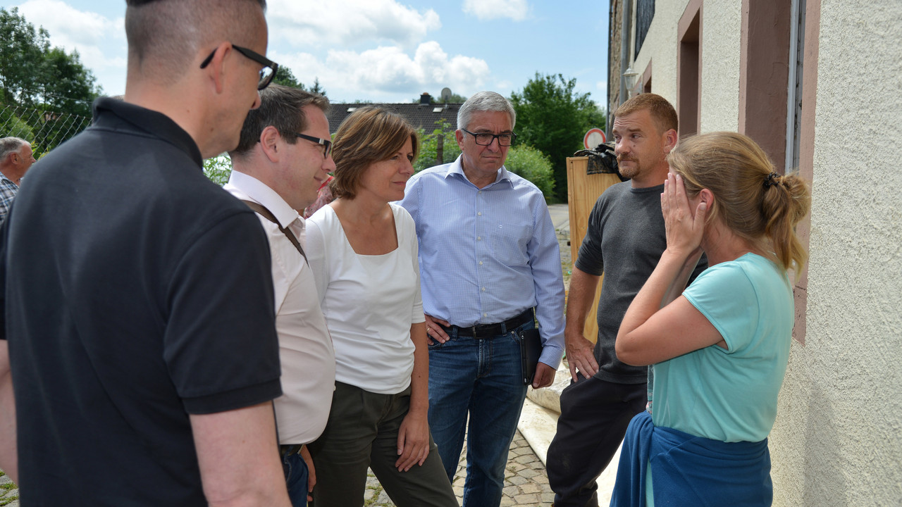 MP und Innenminister besuchen Unwettergebiet Eifel