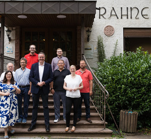 Ministerpräsident Alexander Schweitzer besucht das Naturfreundehaus „Rahnenhof“