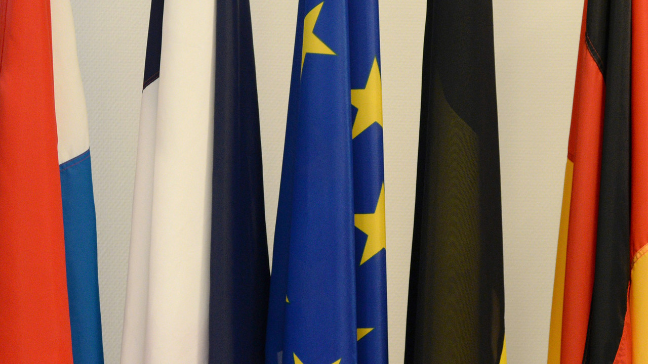 Die vier Fahnen der Großregion Luxemburg, Frankreich, Deutschland und Belgien