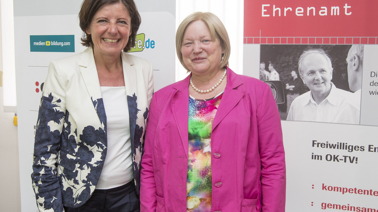 Miniterspräsidentin Malu Dreyer mit Renate Pepper von der Landeszentrale für Medien und Kommunikation Rheinland-Pfalz, Foto: Voß / © Staatskanzlei rlp