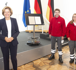 Ministerpräsidentin Malu Dreyer mit Christopher Stangohr und Regina Moser; Deutsches Rotes Kreuz Ortsverein Germersheim e. V. 