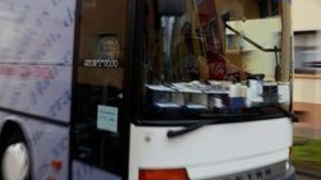 Der Bücherbus rollt durch Koblenz; Bild: dpa