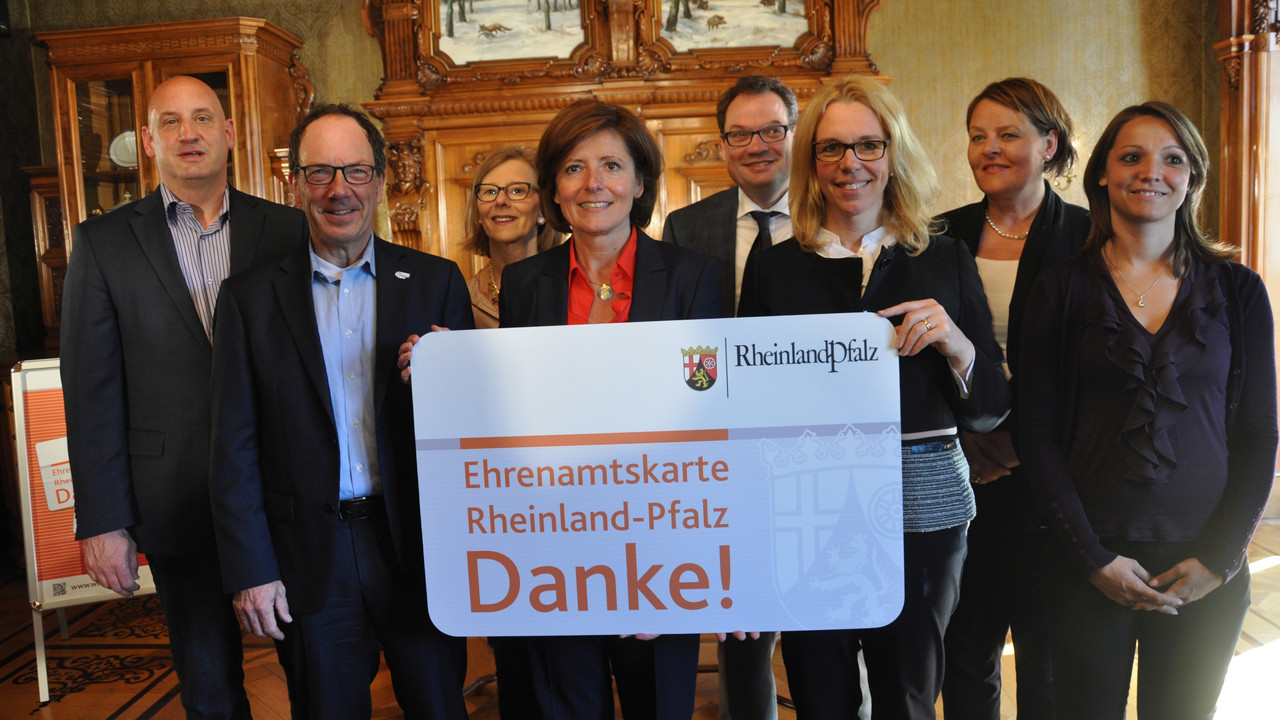 v.l.n.r.: Michael Pohl (Werbegemeinschaft der Einzelhändler Pro City Bad Kreuznach), Klaus-Dieter Dreesbach (Badgesellschaft), Karin Wenk (Einzelhändlerin), Ministerpräsidentin Malu Dreyer, Oberbürgermeisterin Dr. Heike Kaster-Meurer, Dr. Michael Vesp
