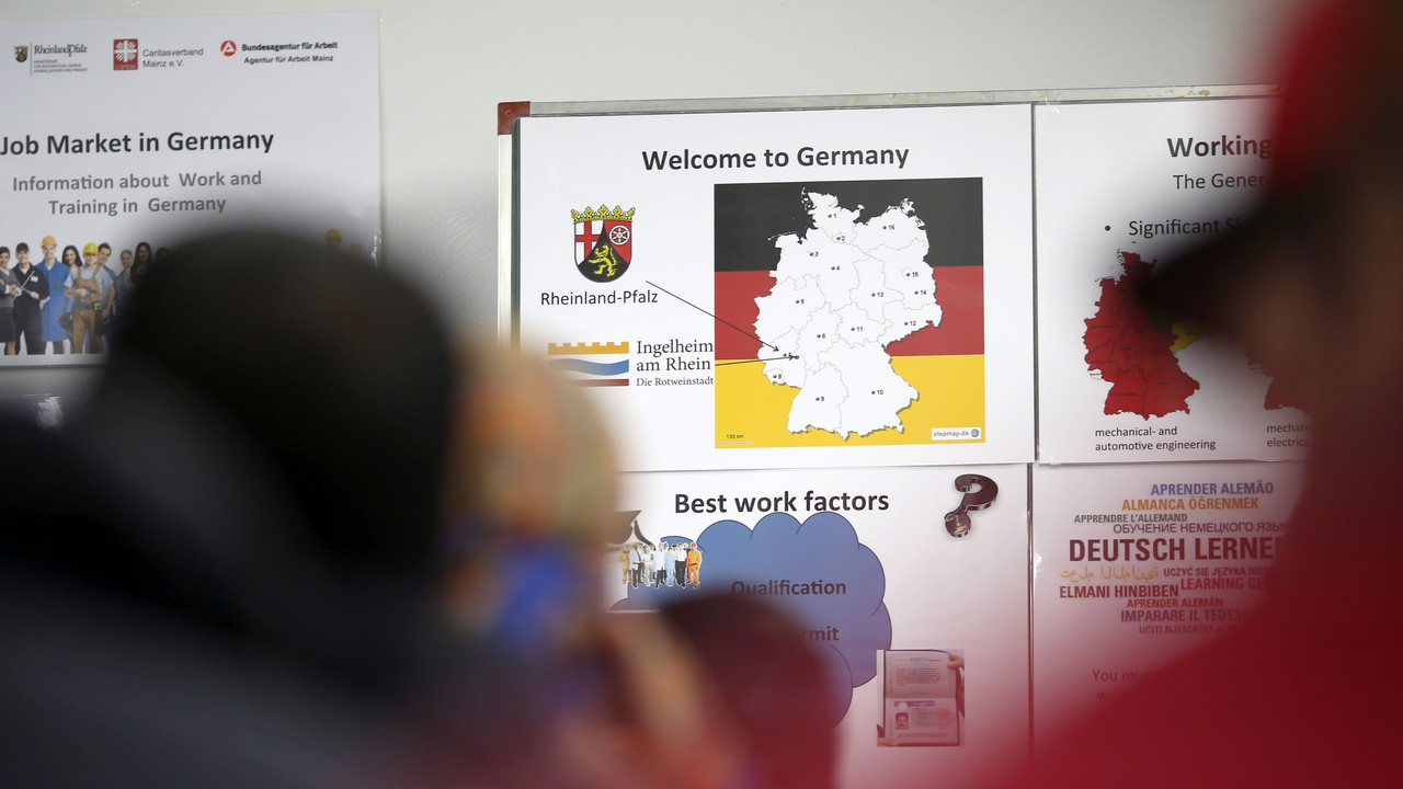 Informationstafeln für Flüchtlinge bei Infoveranstaltung