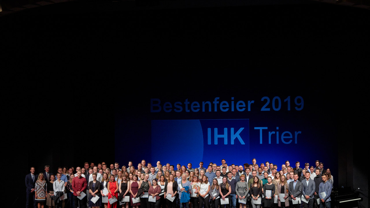 Ehrung der besten Auszubildenden der Industrie- und Handelskammer in Trier.