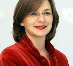 Monika Fuhr, Regierungssprecherin ab 1. Mai