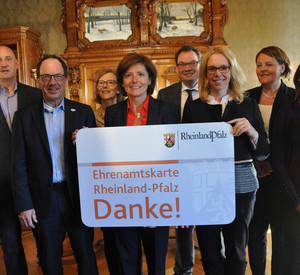 v.l.n.r.: Michael Pohl (Werbegemeinschaft der Einzelhändler Pro City Bad Kreuznach), Klaus-Dieter Dreesbach (Badgesellschaft), Karin Wenk (Einzelhändlerin), Ministerpräsidentin Malu Dreyer, Oberbürgermeisterin Dr. Heike Kaster-Meurer, Dr. Michael Vesp