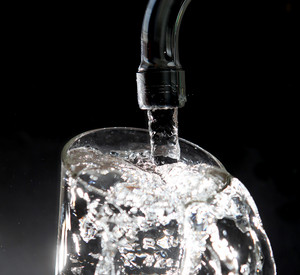 Trinkwasser; Bild: dpa
