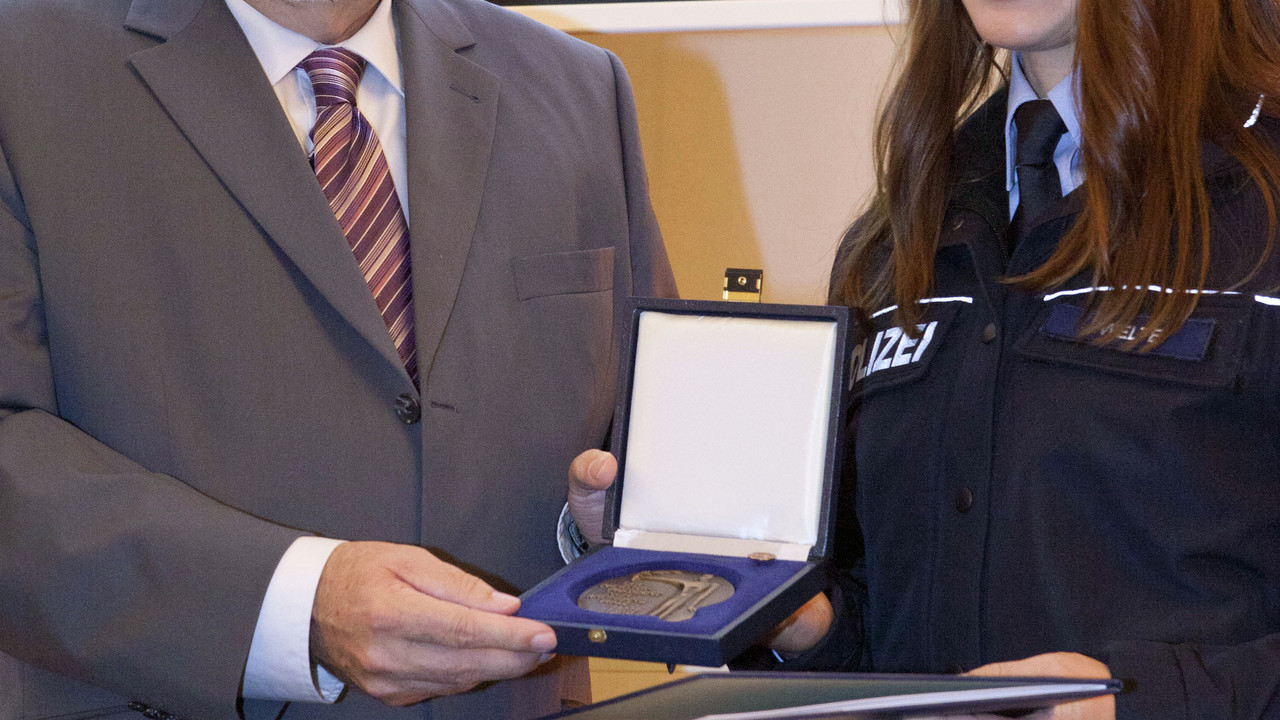 2011 erhielt Miriam Welte die Sportplakette des Landes von Ministerpräsident Beck; Bild: Melanie Bauer, rlp-Archiv