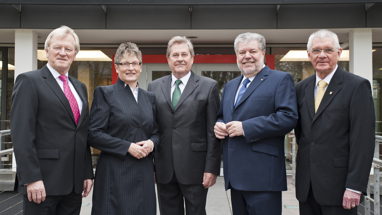 Kurt Beck mit Heinrich Haasis, Beate Läsch-Weber, Hans Otto Streuber, Hans Jörg Duppré; Bild: sv-rlp.