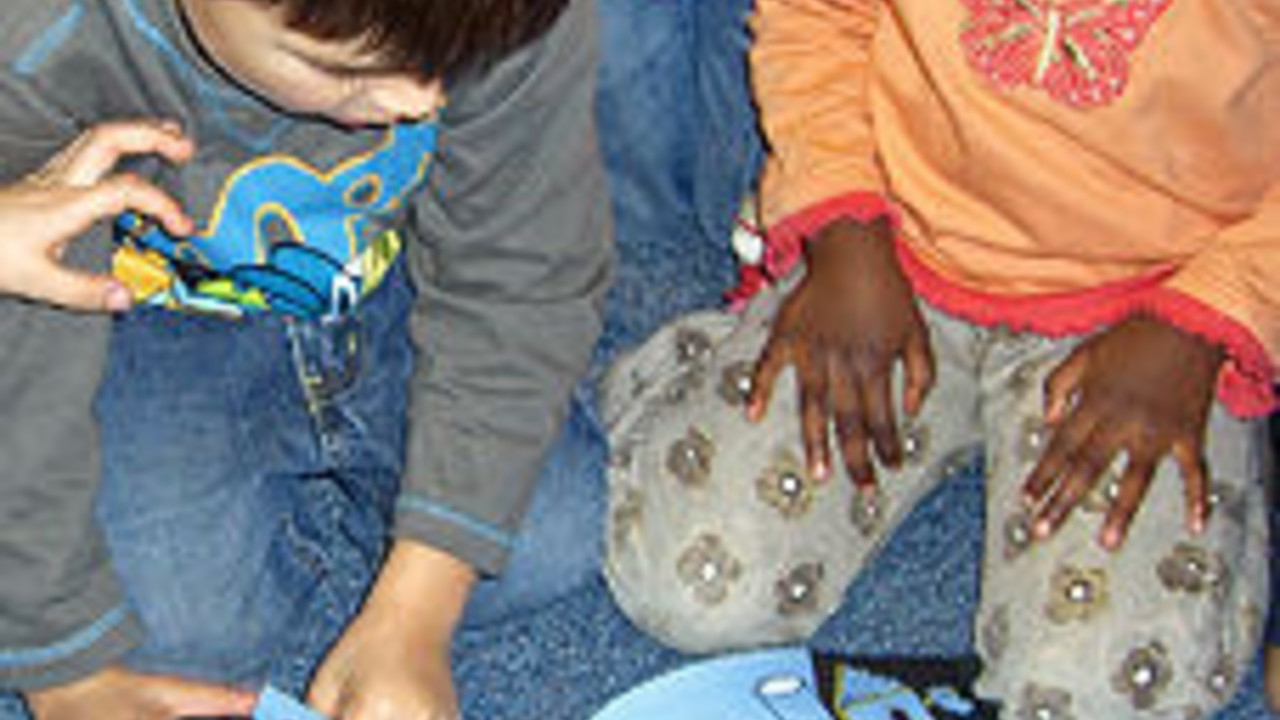 Kinder lesen; Bild: dpa