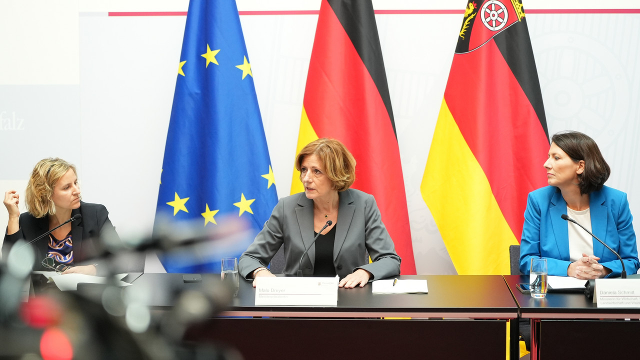 Klimaschutzministerin Katrin Eder, Ministerpräsidentin Malu Dreyer und Wirtschaftsministerin Daniela Schmitt (von links)