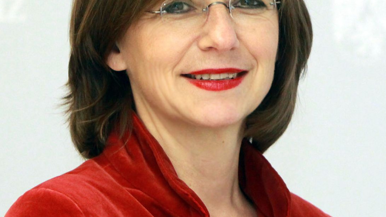 Monika Fuhr, Regierungssprecherin ab 1. Mai