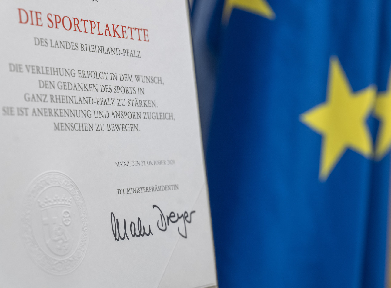 Nahaufnahme der Urkunde zur Sportplakette