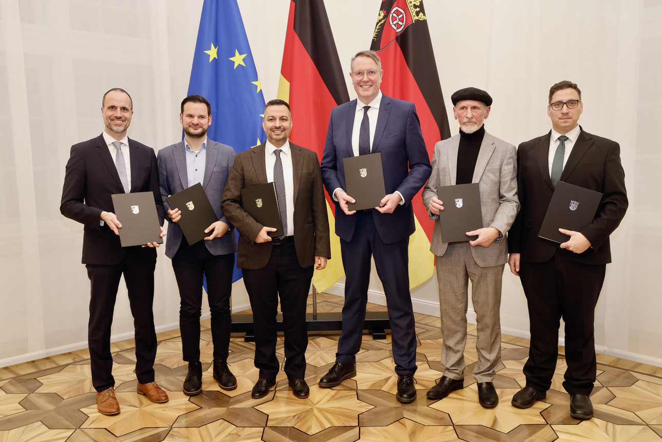 Land unterzeichnet Verträge mit vier islamischen Religionsgemeinschaften