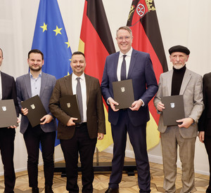Land unterzeichnet Verträge mit vier islamischen Religionsgemeinschaften