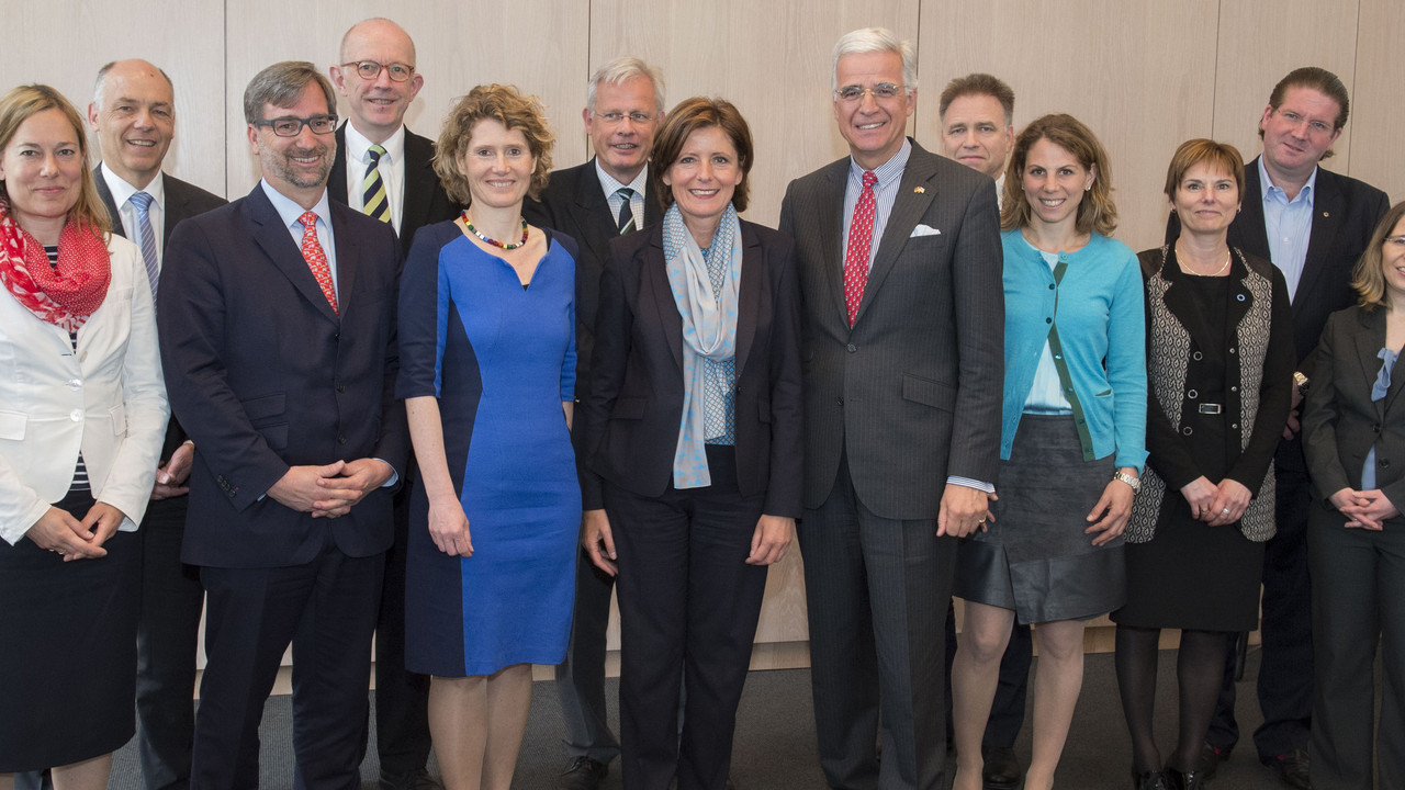 Vertreter der American Chamber of Commerce trafen Ministerpräsidentin Malu Dreyer und Wirtschaftsministerin Eveline Lemke in der Staatskanzlei; Bild: Pulkowski