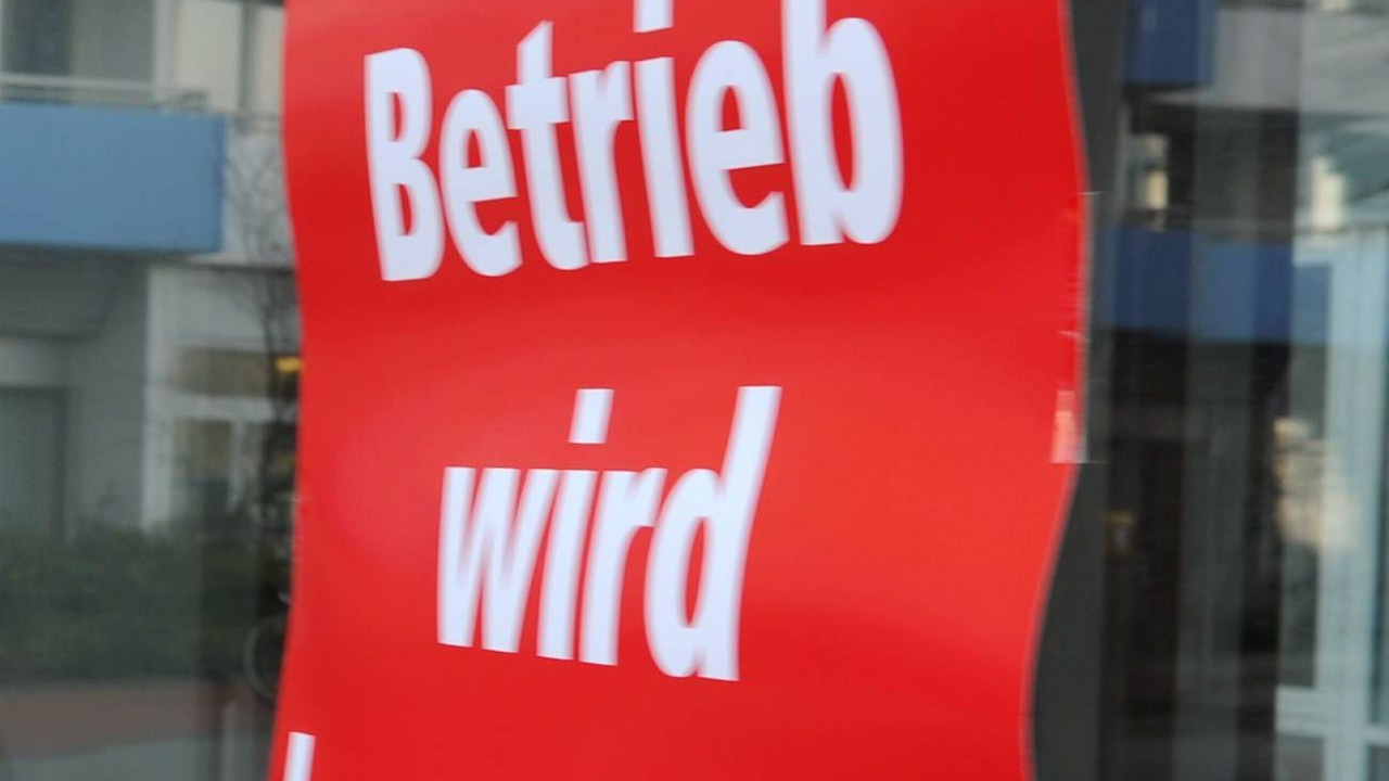 Schild an einem bestreikten Betrieb; Bild: dpa