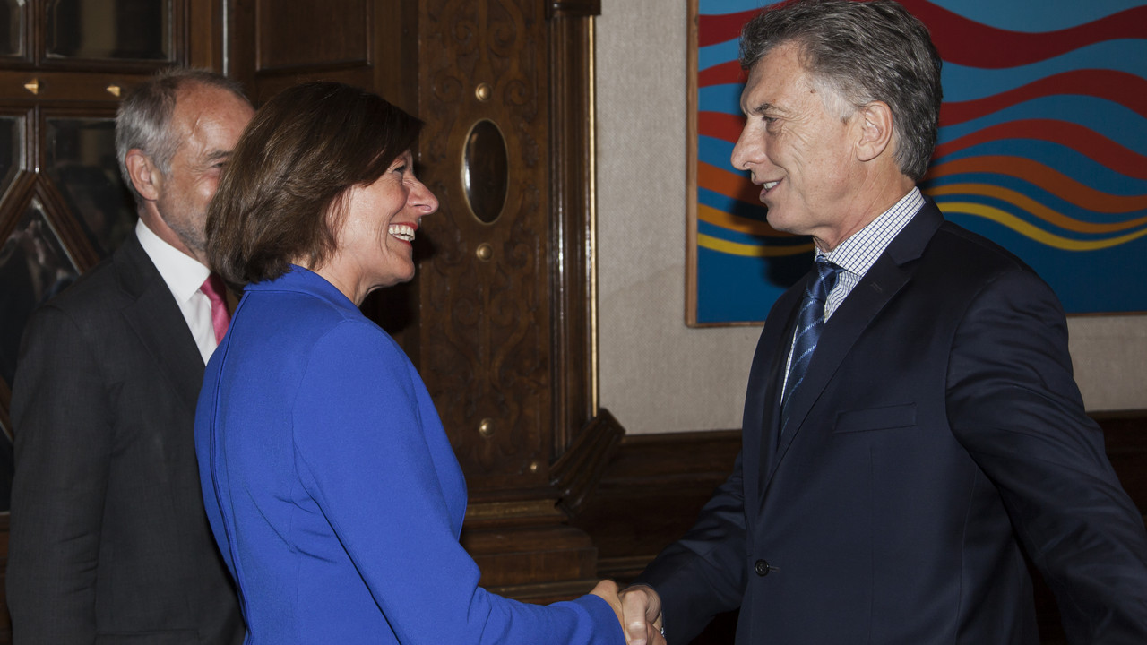 Die Ministerpräsidentin und Präsidentin des Bundesrats Malu Dreyer mit dem argentinischen Staatspräsidenten Mauricio Macri / bitte Copyright beachten