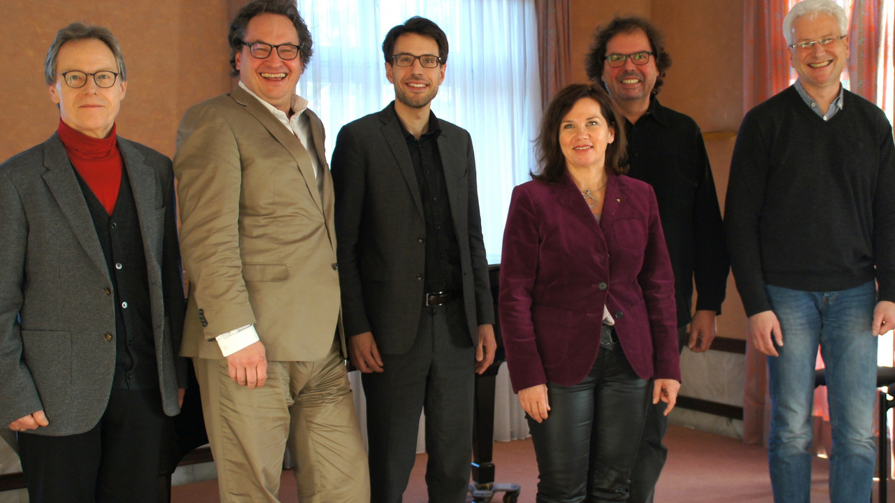 Jury-Mitglieder (v.l.n.r.): Prof. Jacek Klimkiewicz, Professor Alexander Hülshoff, Prof. Sebastian Sternal, Heike Arend, Prof. Thomas Dewald und Prof. Peter Leiner