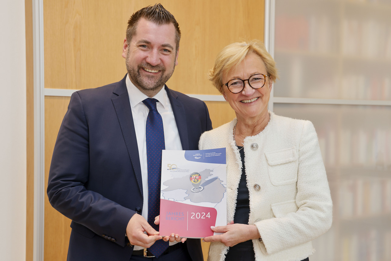 Übergabe des Jahresberichtes 2024 der Bürgerbeauftragten