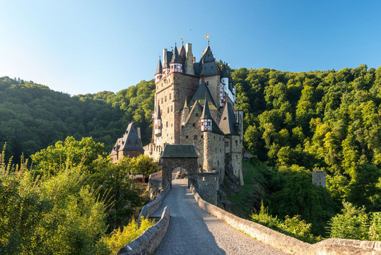 Un voyage à ne pas manquer : le magnifique château d'Eltz.
