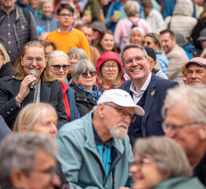Ministerpräsident Alexander Schweitzer beim Dämmerschoppen der Landesregierung.