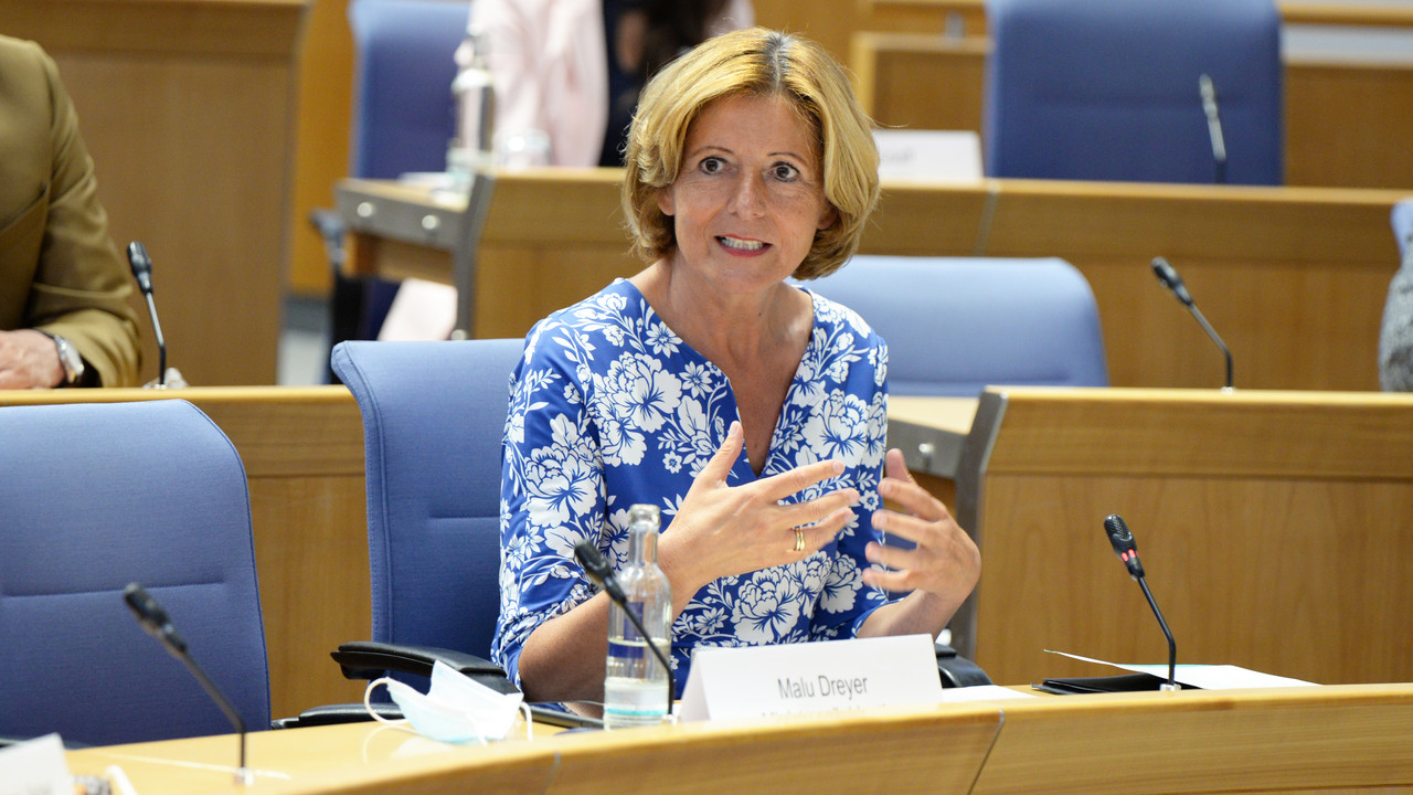 Ministerpräsidentin Malu Dreyer zu gast beim Gründungssymposium der Doppeluni