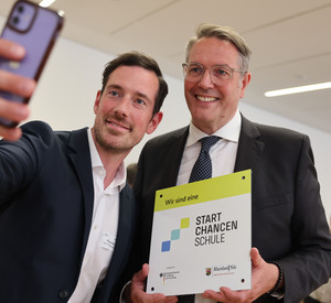 Ministerpräsident Alexander Schweitzer und Bildungsministerin Dr. Stefanie Hubig geben den offiziellen Startschuss für das Startchancen-Programm in Rheinland-Pfalz.
